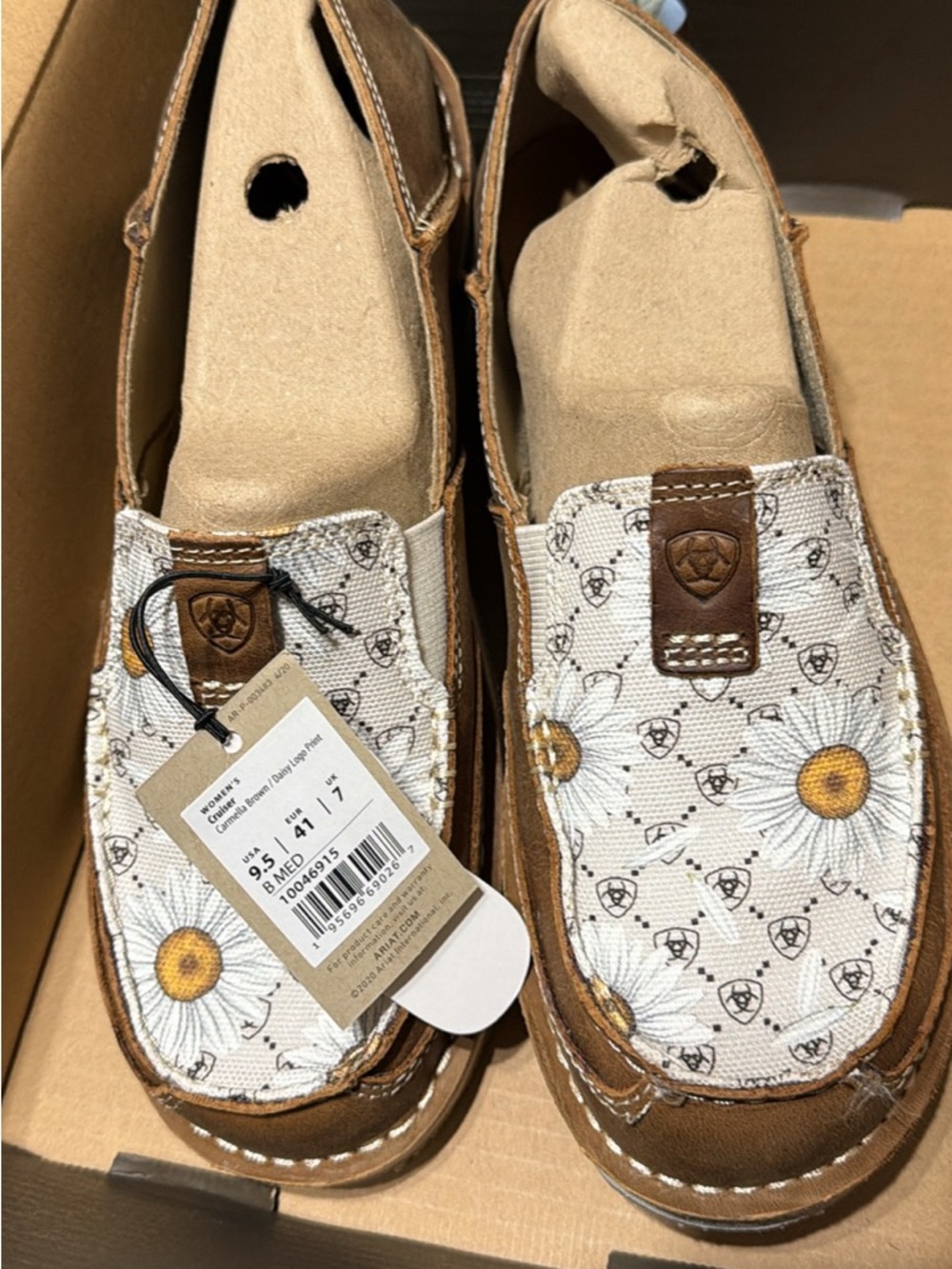 Women Ariat cruisers in White and Brown with daisies